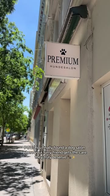 Außenschild des Premium Hundesalon Wien